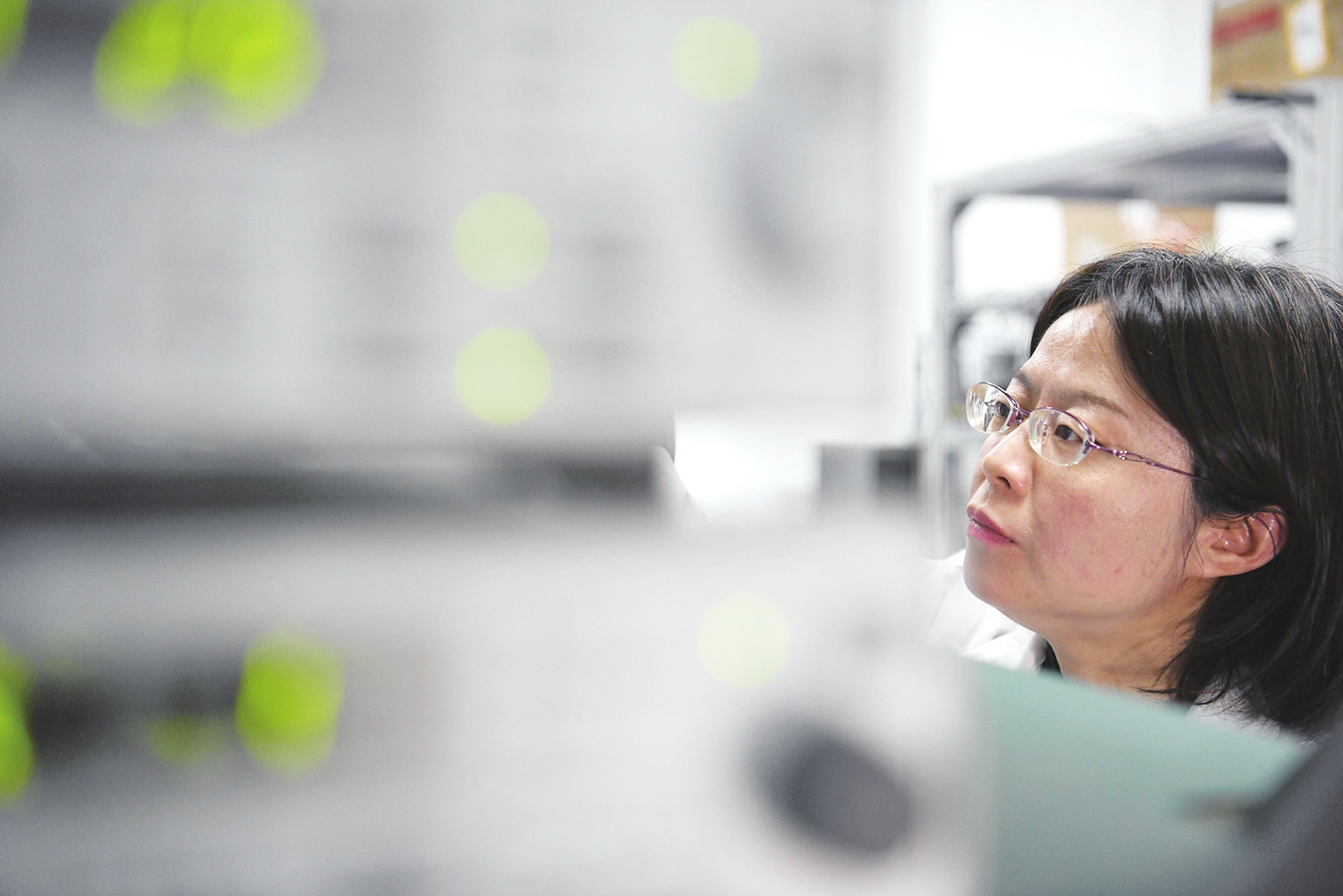 3月6日,在中国科学技术大学内,彭新华教授在中国科学院微观磁共振重点